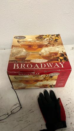 Gibson 27 Pc Punch Bowl Set. Serves 12