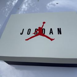 JORDAN-CMFT Women’s size 7 shoes