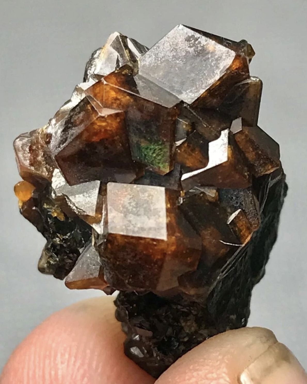 17 Carats Beautiful Garnet Crystals Specimens from Pakistan
