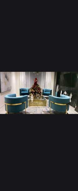 Coffee table with 4 chairs
