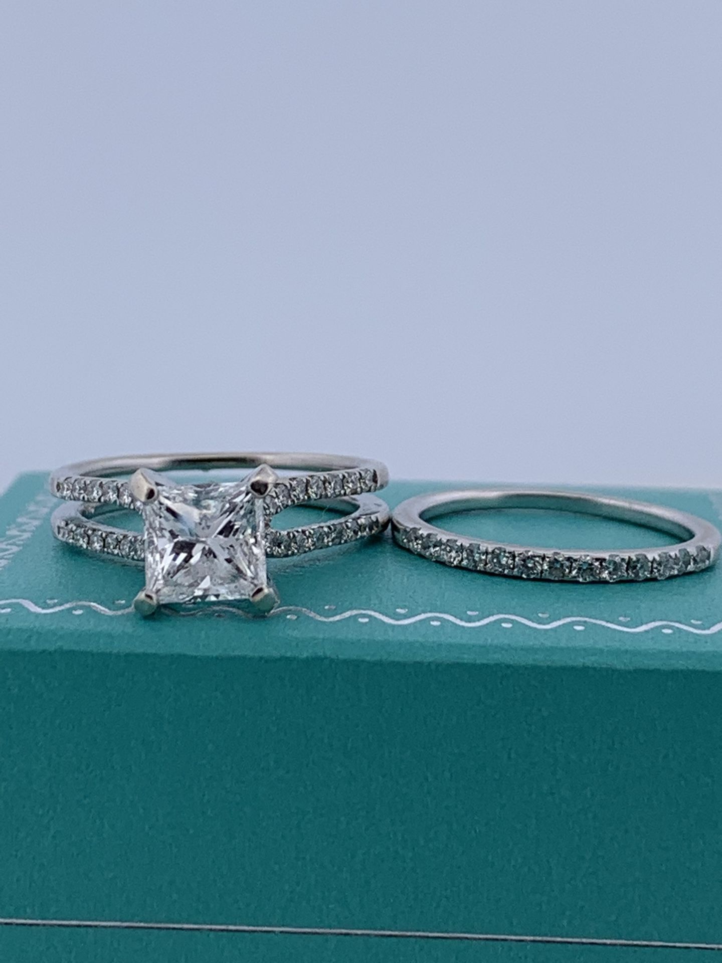 14k white gold 1.89ct Diamond Ring size 5.5