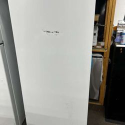 Frigidaire 27in Upright Freezer New Scratch And Dent 