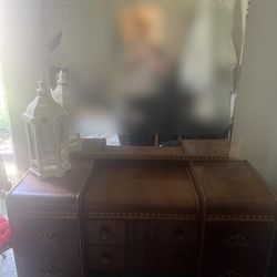 Antique Dresser vanity set 