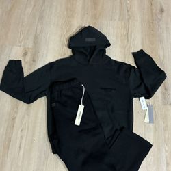 Black Essentials Sets 🎄