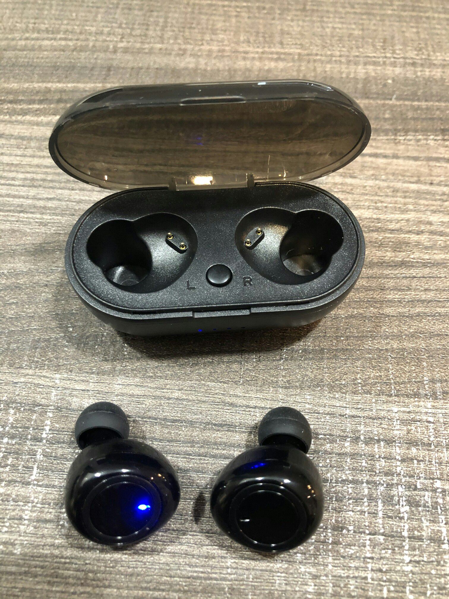 Brand new Bluetooth wireless in ear earphones earbuds with portable charging case built in microphone hands free calls