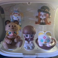 POP MART FIGURES