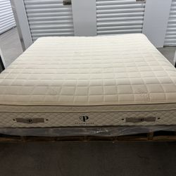 Like New Plushbeds Organic Latex Hybrid King Mattress