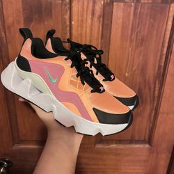 WOMANS NIKE CW7019-800 ORANGE PULSE RUNNING SHOE US 8.5