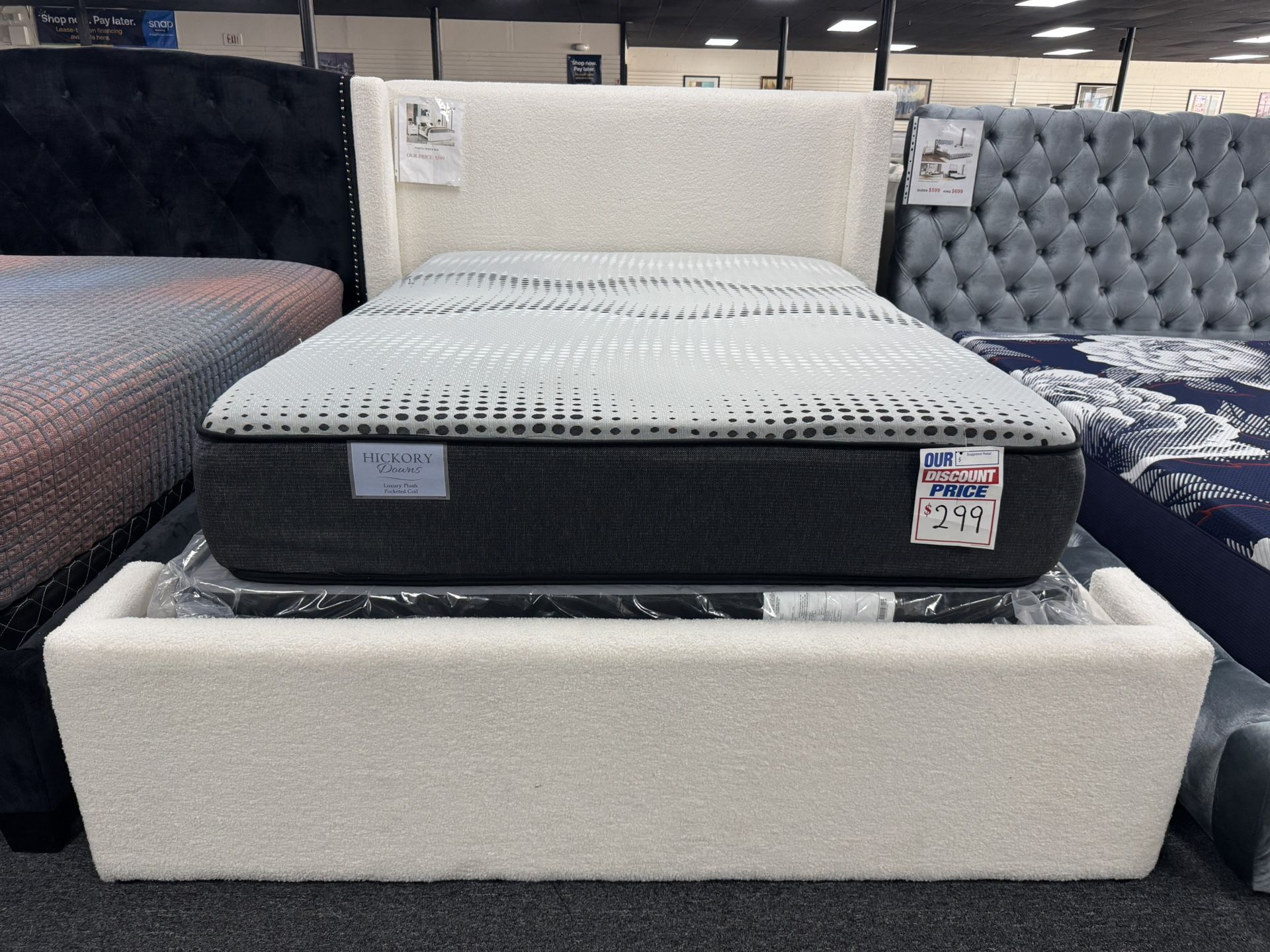 Queen Size Bedframe. 🚚WE DELIVER🚚