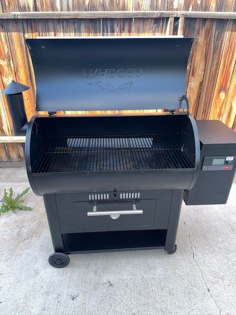 Slightly Used Century 885 Smoker Traeger Works Great