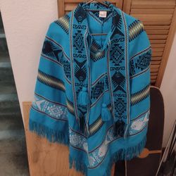Poncho 100% Wool.  Indian Arts.  Made In Ecuador.  Vintage New Condition.  Cash Porch Pickup Redmond 