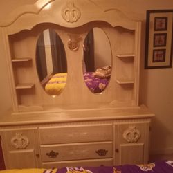 Bedroom Dresser And Mirror 
