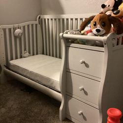 Crib with Changing Table And Drawers
