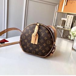 Louis Vuitton Purse Selling For 200