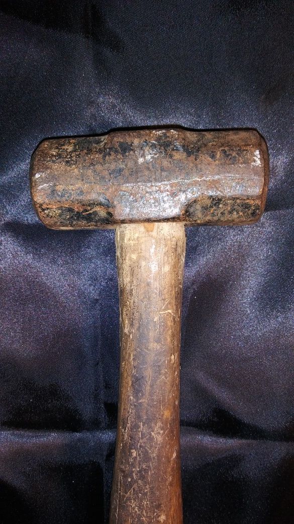 VTG Antique Wood Handled Black Smith Sledge Hammer 2 pound sledge hammer for Sale in Port Huron