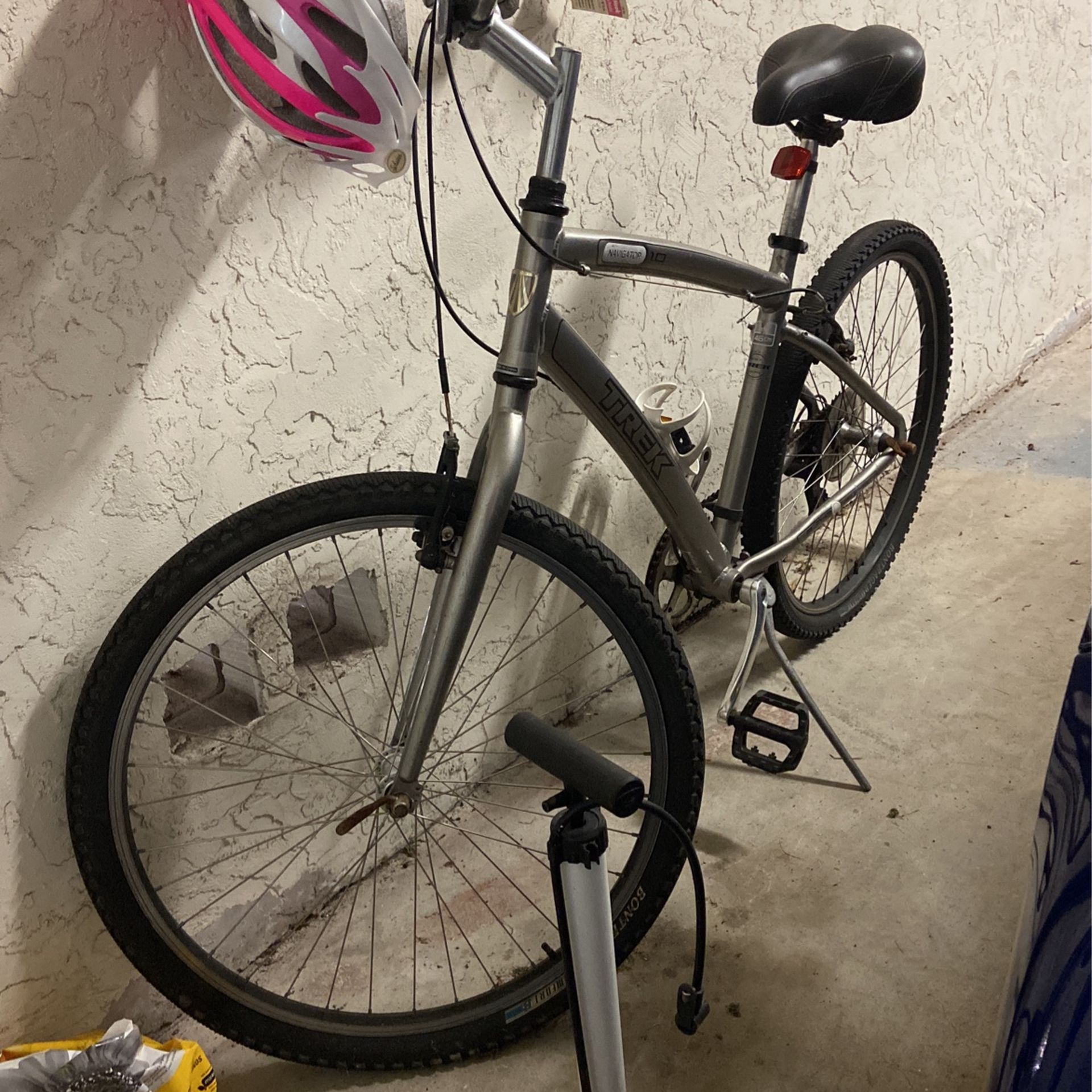 18 inch Trek Navigator Bike
