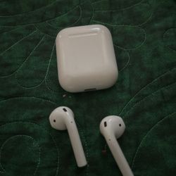 AIRPODS FIRST GENERATION EXCELLENT CONDITION!!