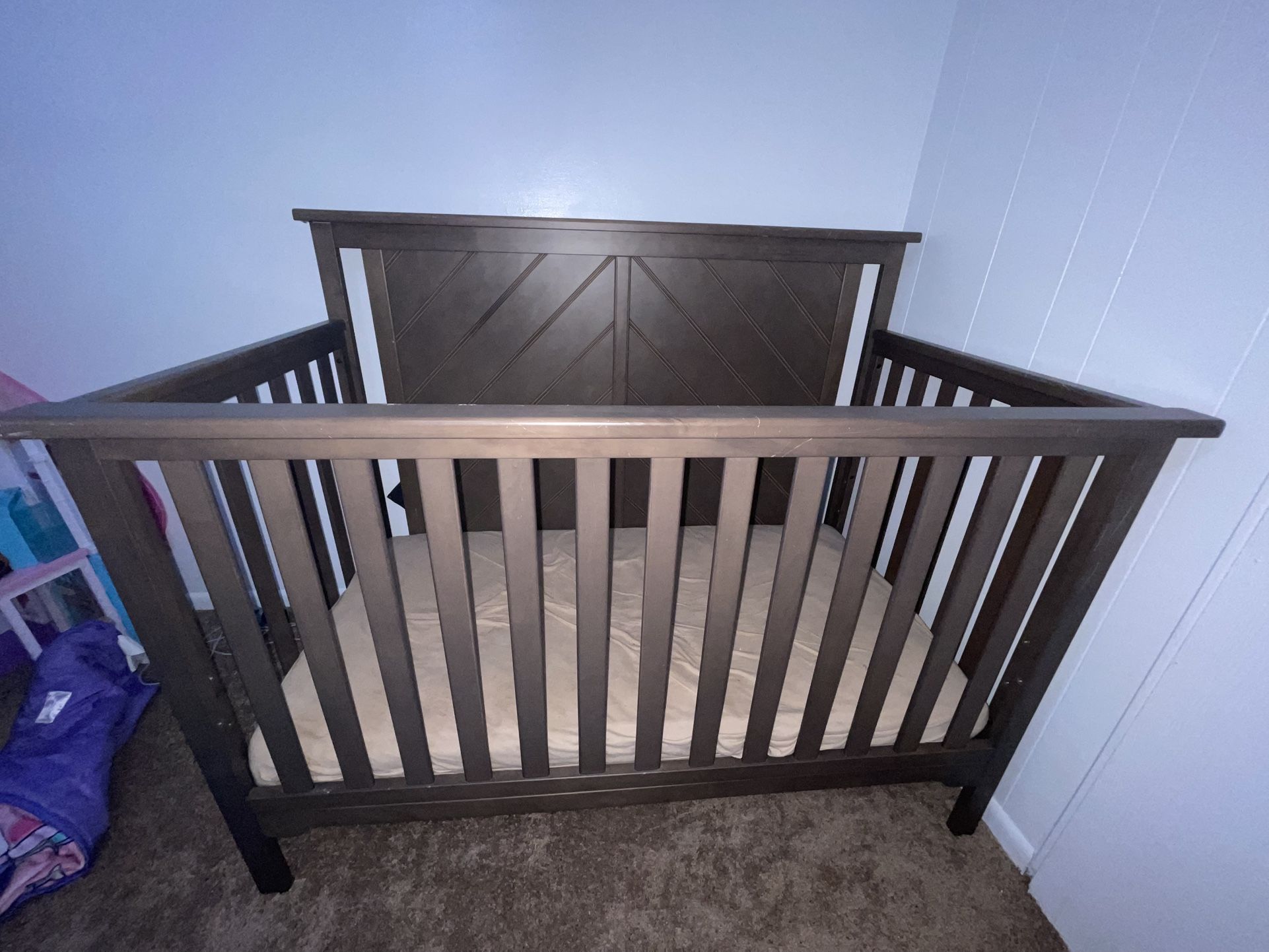 Crib & Changing Table / Dresser