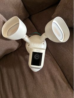White floodlight camera ring