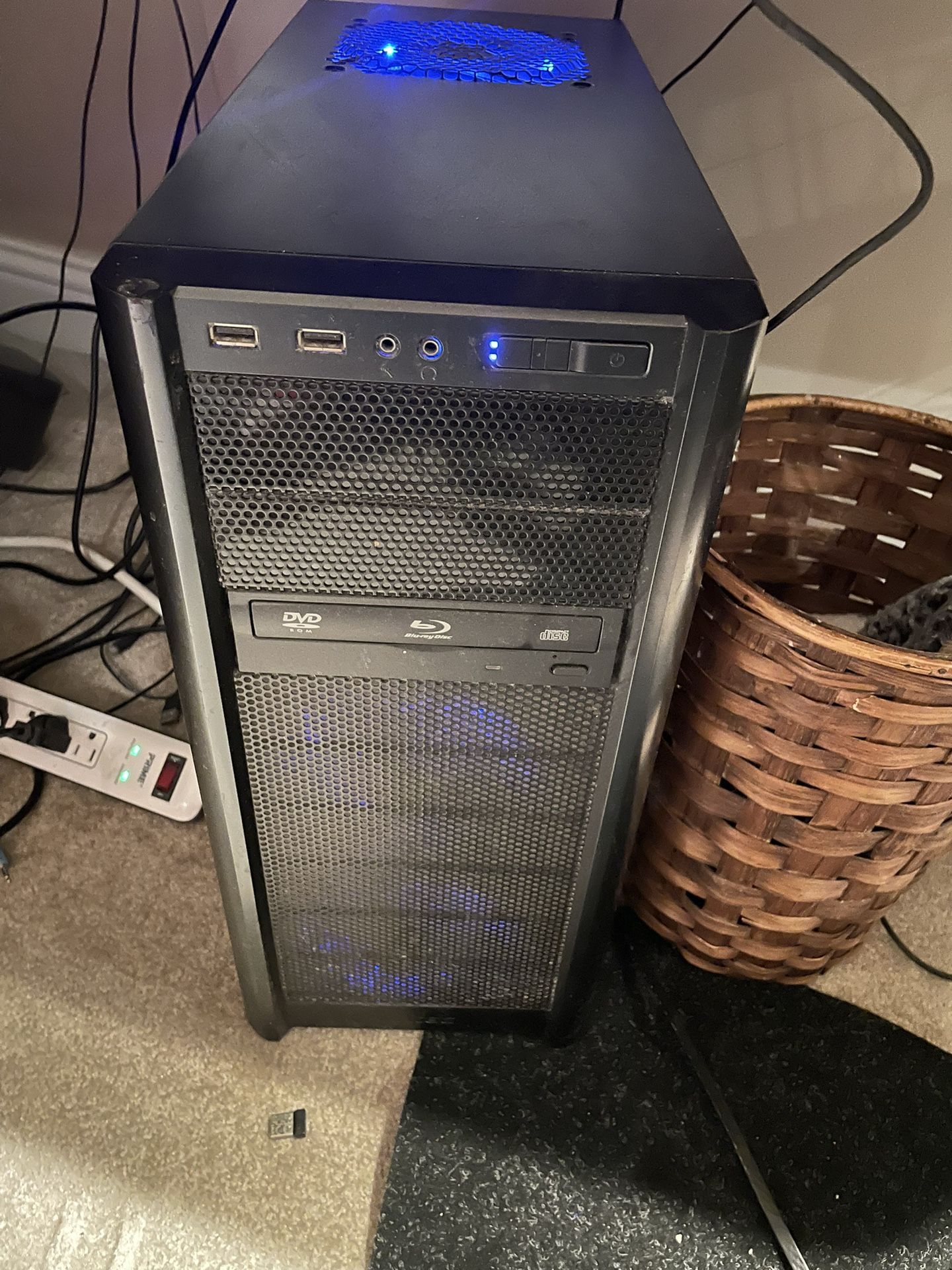 Desktop computer w/ HP monitor / keyboard, mouse and all cords included for $150