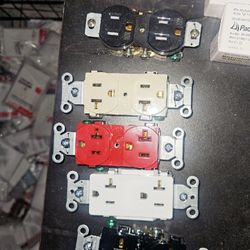 Leviton 15 Amp 125 Volt Tamper Resistant Duplex Receptacle, 