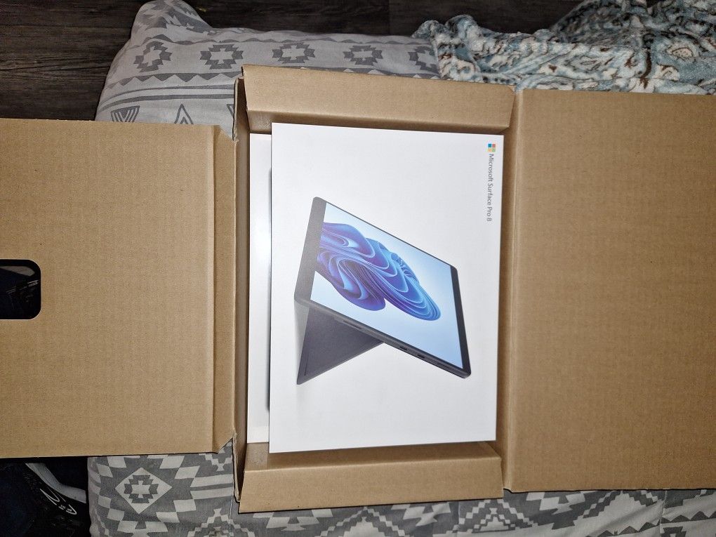 Surface Pro 8 Bundle *new*