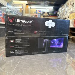 UltraGear 32GS95UE OLED Gaming Monitor (Take It Home In Payment/ llévatelo a casa en pagos) 