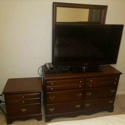 Very Nice Dresser, mirror, and nightstand together.  Bedroom set.