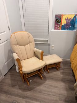 Rocking feeding chair with a stool