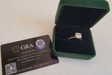 3ct moissanite engagement ring size 6.5 s925 sterling silver pass diamond tester

Vest 3ct excellent moissanite diamond Engagement ring in s925
Will e