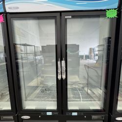 2 DOOR GLASS MERCHANDISER.. REFRIGERATOR.. SODA COOLER