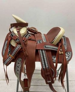 Montura charra bordada