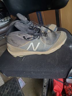 New Balance Molded Cleats size 12 mens Mid-top