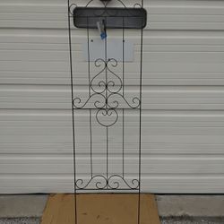 Nice Black Iron Trellis 7' Tall And Blue Medallion Brand New. 
