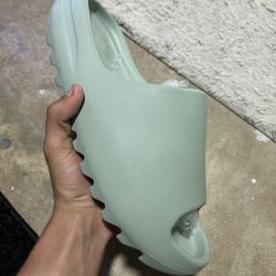 Brand New Yezzy Slides 11/12