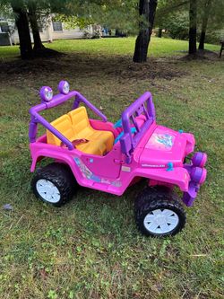 Power Wheels Barbie Jeep Wrangler 12v Ride-On Car