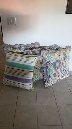 4 CUSHIONS