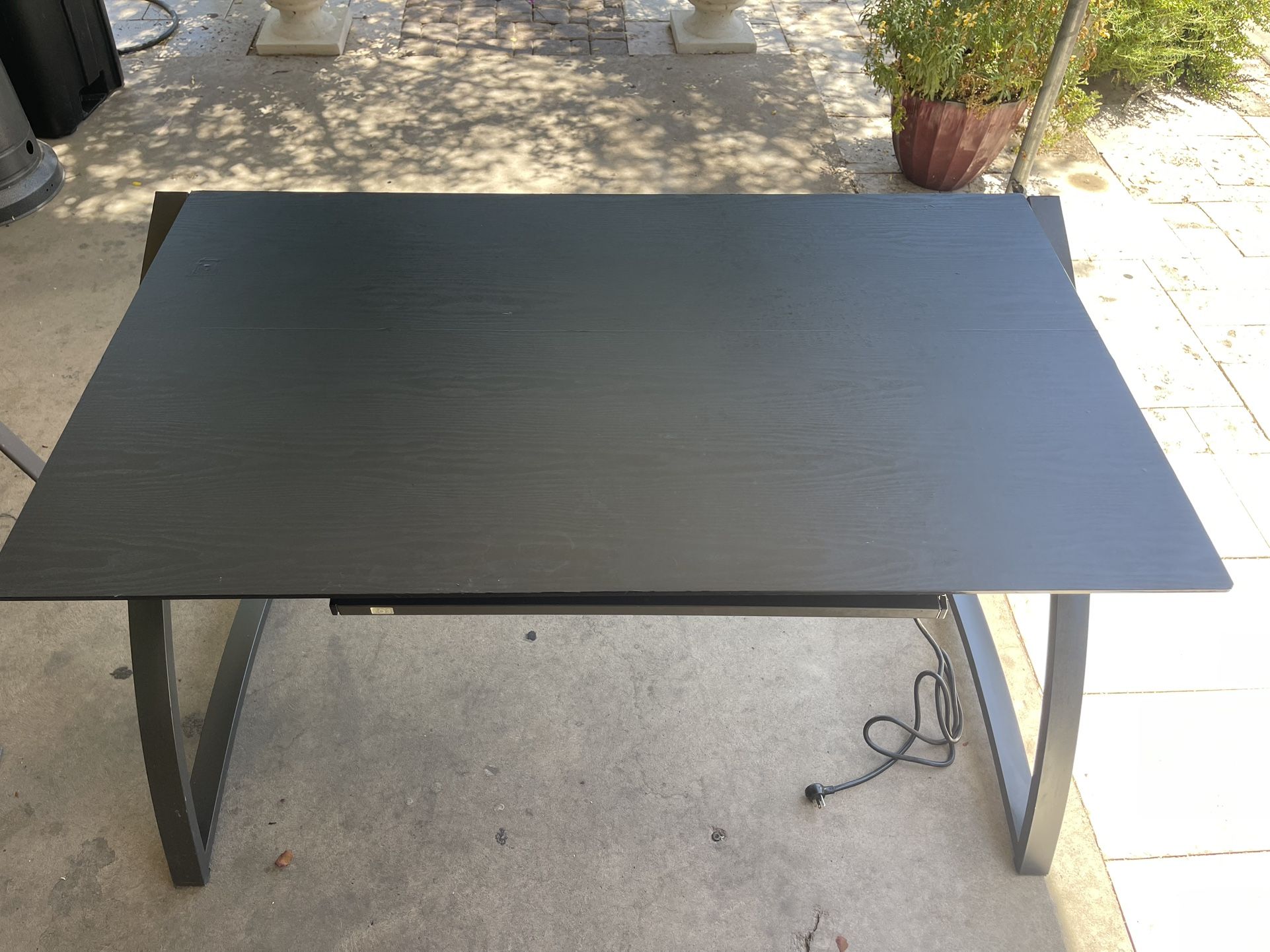Black Desk