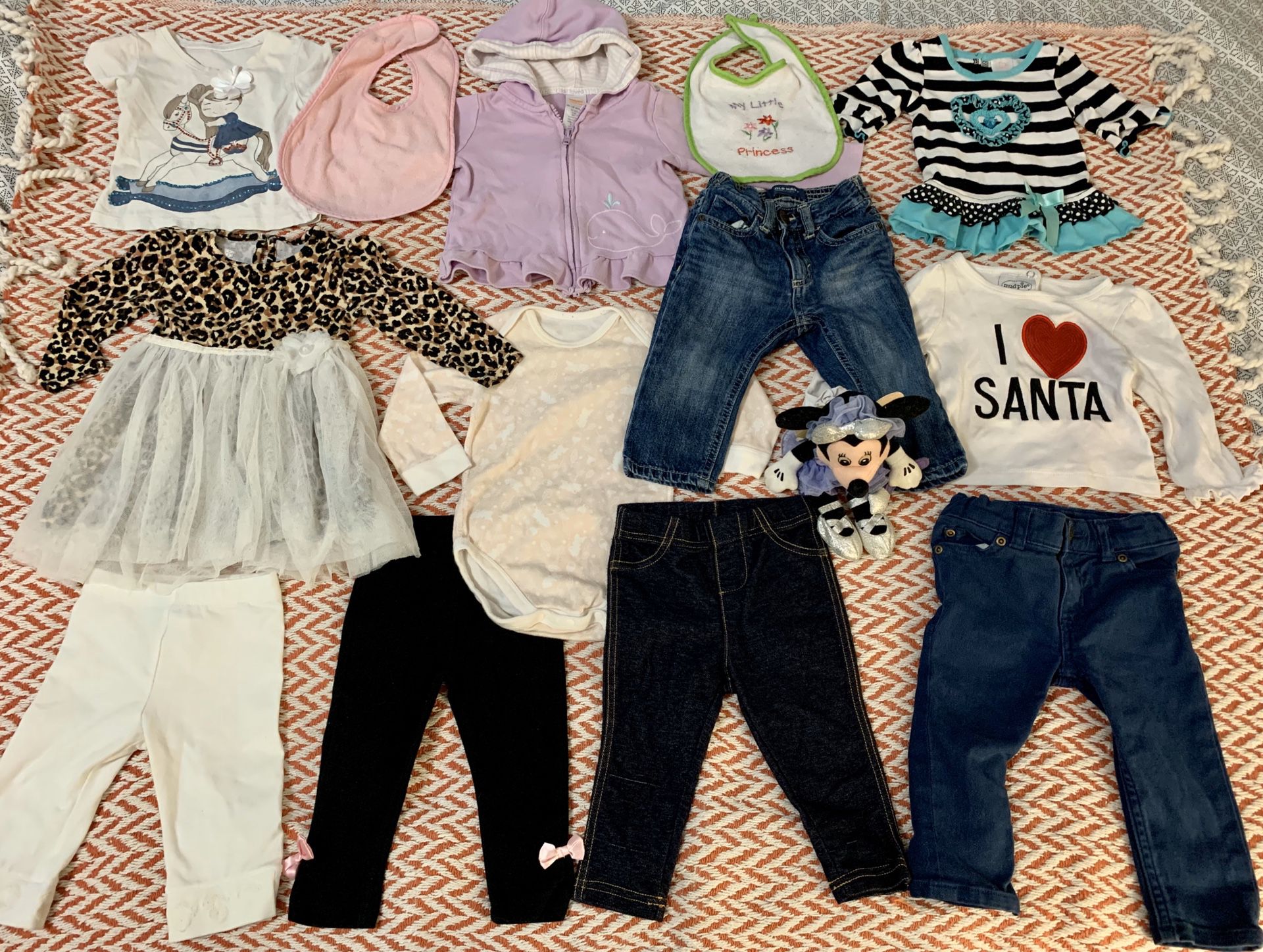 Baby girl (12-18 months) Fall clothes & Toy!