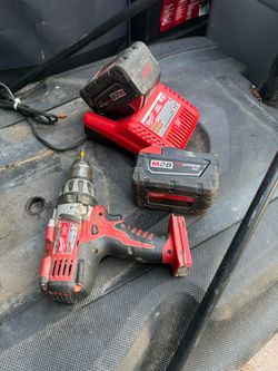 Milwaukee drill 28 and battery’s 28