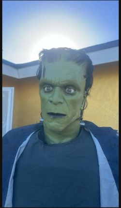 Universal 7 Feet Tall Frankenstein Animatronic