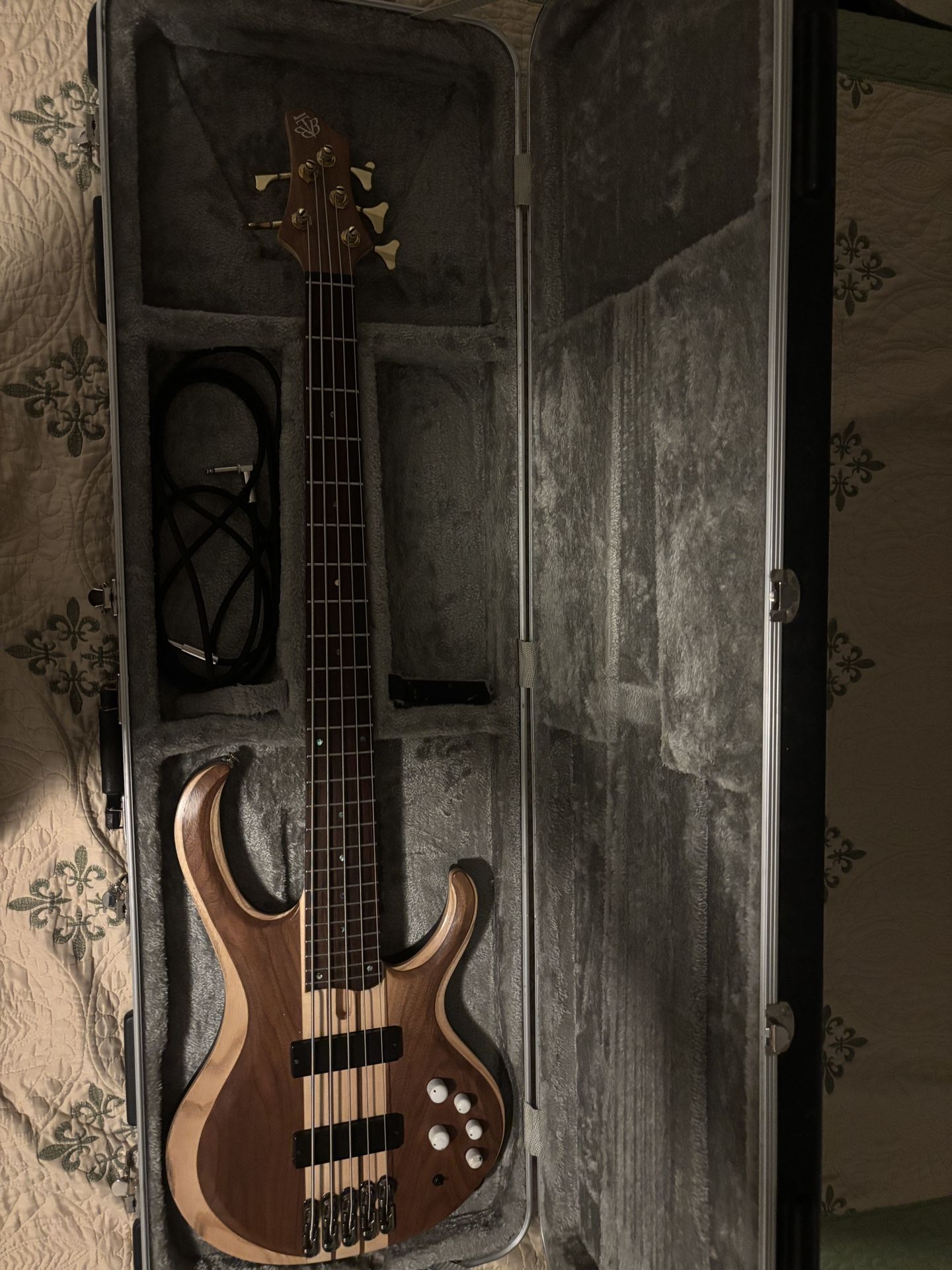 Ibanez BtB 5 string bass