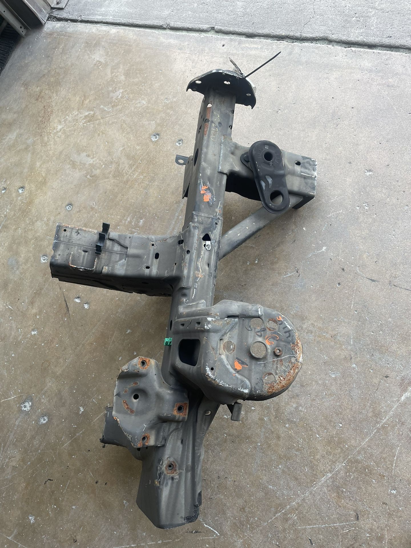 2021-2024 chevy silverado 1500 right front frame section, 3.5feet, no damage