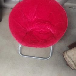 Pink Accent Lounge Chair – Cozy & Stylish ✨