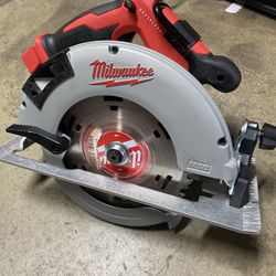 Circular Saw Brushless 7 1/4 MILWAUKEE M18  ( Tool Only)