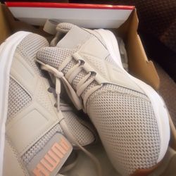 6.5 Women Pumas Brand New Very Nice Only $30 Serious People Only Please 
