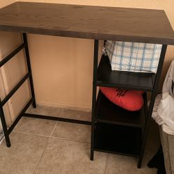 Small Desk – Great Condition