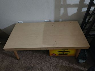 Vintage Light Wood Coffee Table – 40 x 20 x 15 – Good Condition