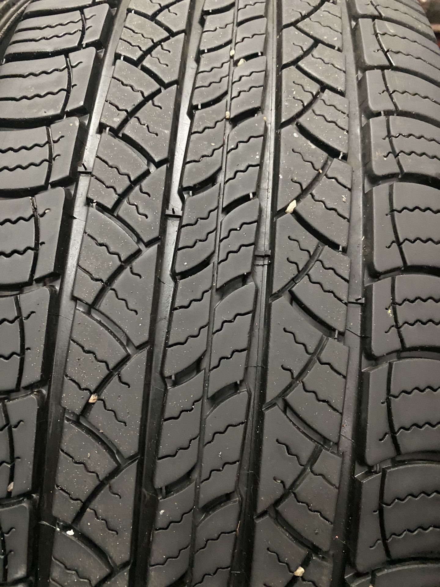 Like new set of 4 MICHELIN 245/60/18