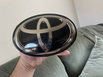 Toyota 2016-2023 Tacoma Radar Grille Emblem 